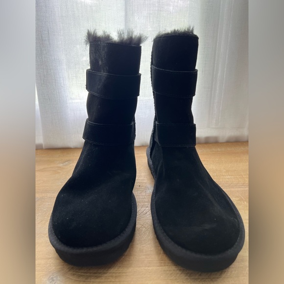New UGG Bailey Graphic Logo Strap Boot in Black Women’s Size 7 - Picture 2 of 11